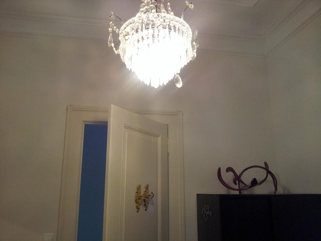 Whatever Art B&B Lisbon Room photo